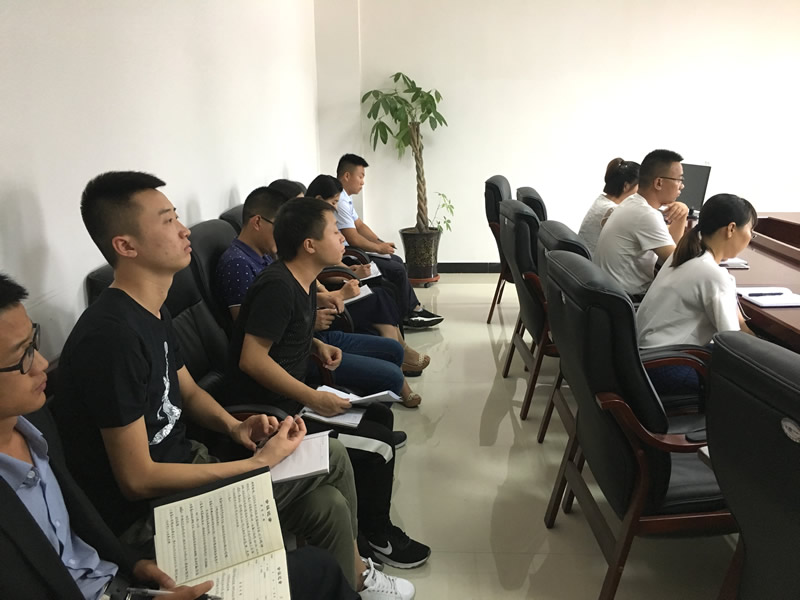 貫徹會議精神 做好金融工作 -------市龍江城鄉(xiāng)發(fā)展集團公司學習貫徹全市金融工作會議精神