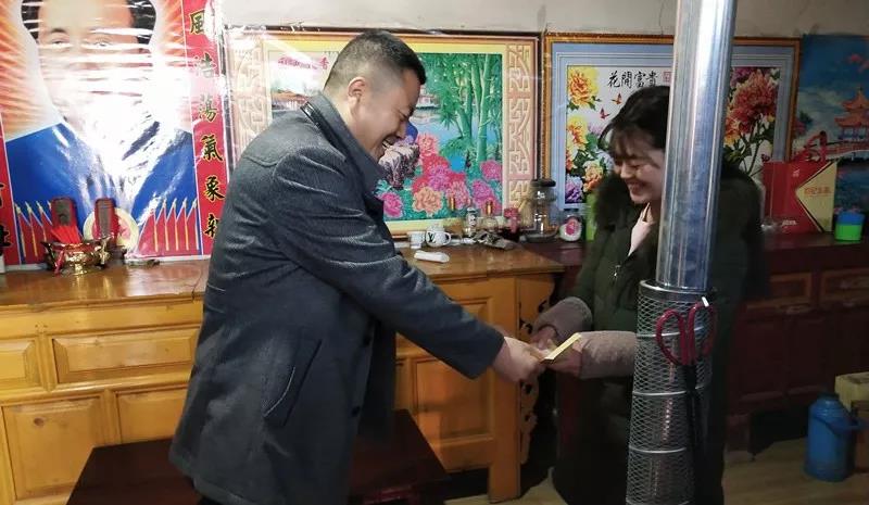 堅(jiān)持精準(zhǔn)幫扶，合力脫貧攻堅(jiān)——市龍江城鄉(xiāng)發(fā)展集團(tuán)、隴南太平洋財(cái)險(xiǎn)公司聯(lián)合開展幫扶文縣橋頭鎮(zhèn)安子坡村2019年春節(jié)慰問活動(dòng)
