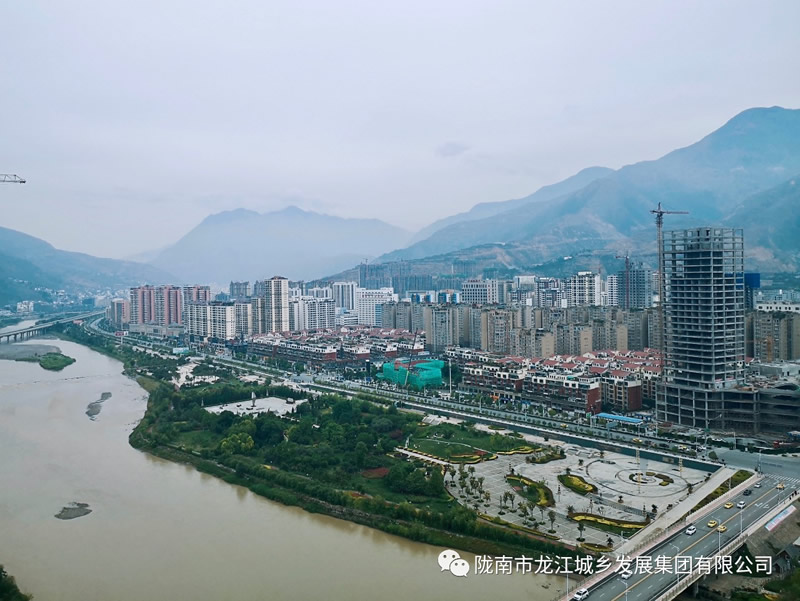 匠心傾注、喜封金頂——龍江?雙子座商住小區(qū)主體順利封頂