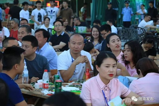 好嗨喲！隴南第一屆青島啤酒節(jié)開幕啦，為期8天