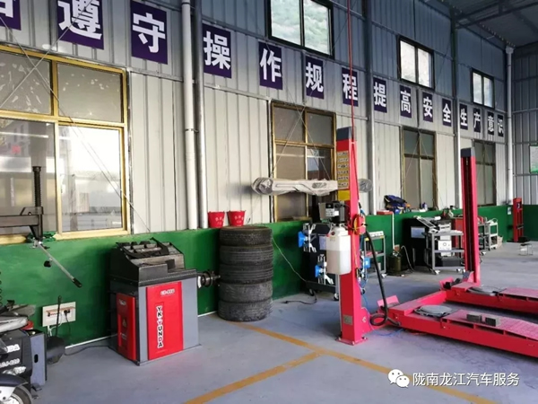 金錘鈑金，銀槍噴漆！龍江汽修值得信賴！