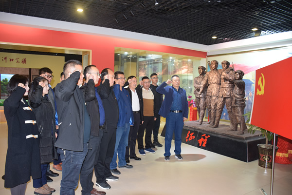 市龍江集團(tuán)開展“不忘初心、牢記使命”主題黨日活動(dòng)