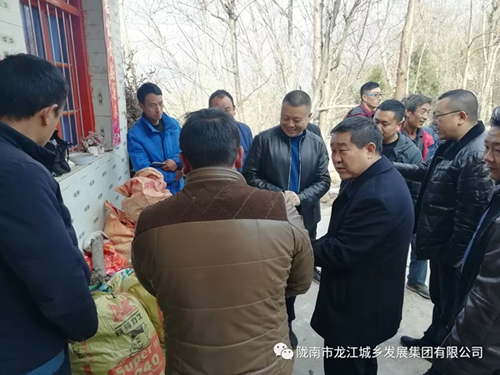 市龍江集團在文縣橋頭鎮(zhèn)安子坡村開展“解難題、辦實事、送溫暖”活動