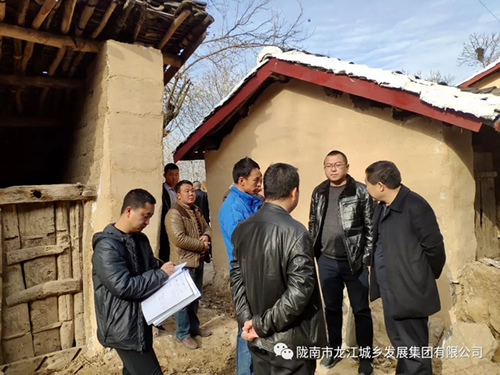 市龍江集團在文縣橋頭鎮(zhèn)安子坡村開展“解難題、辦實事、送溫暖”活動